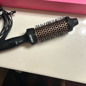 Amika Blowout babe thermal round brush